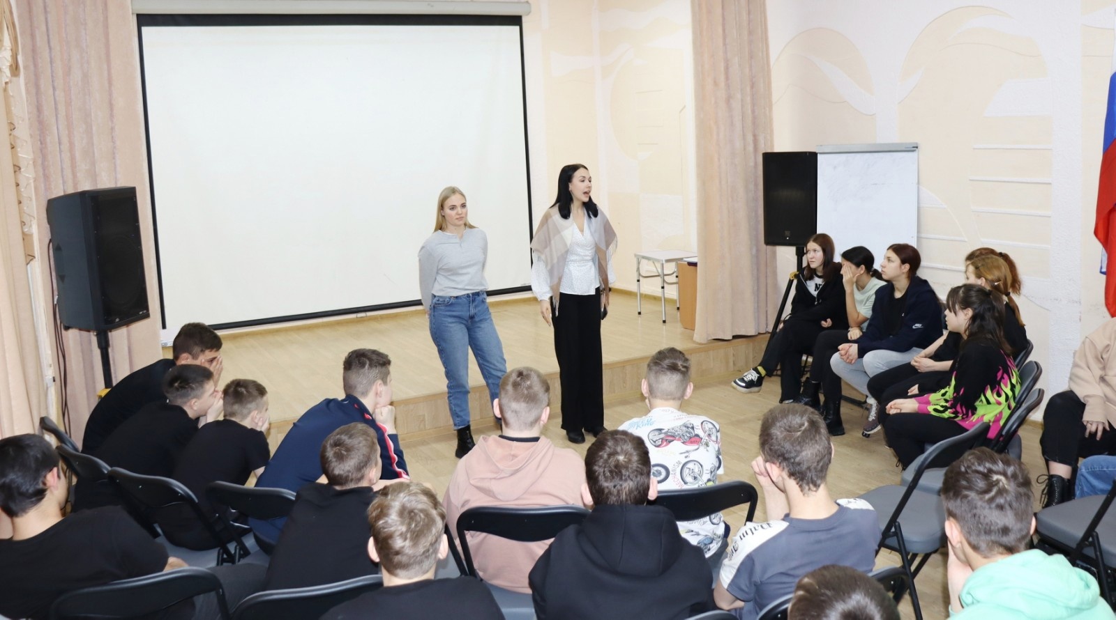Мастер-классы на реабилитационном проекте «Ступени»: разминаем «очумелые ручки» и проявляем актёрский задор