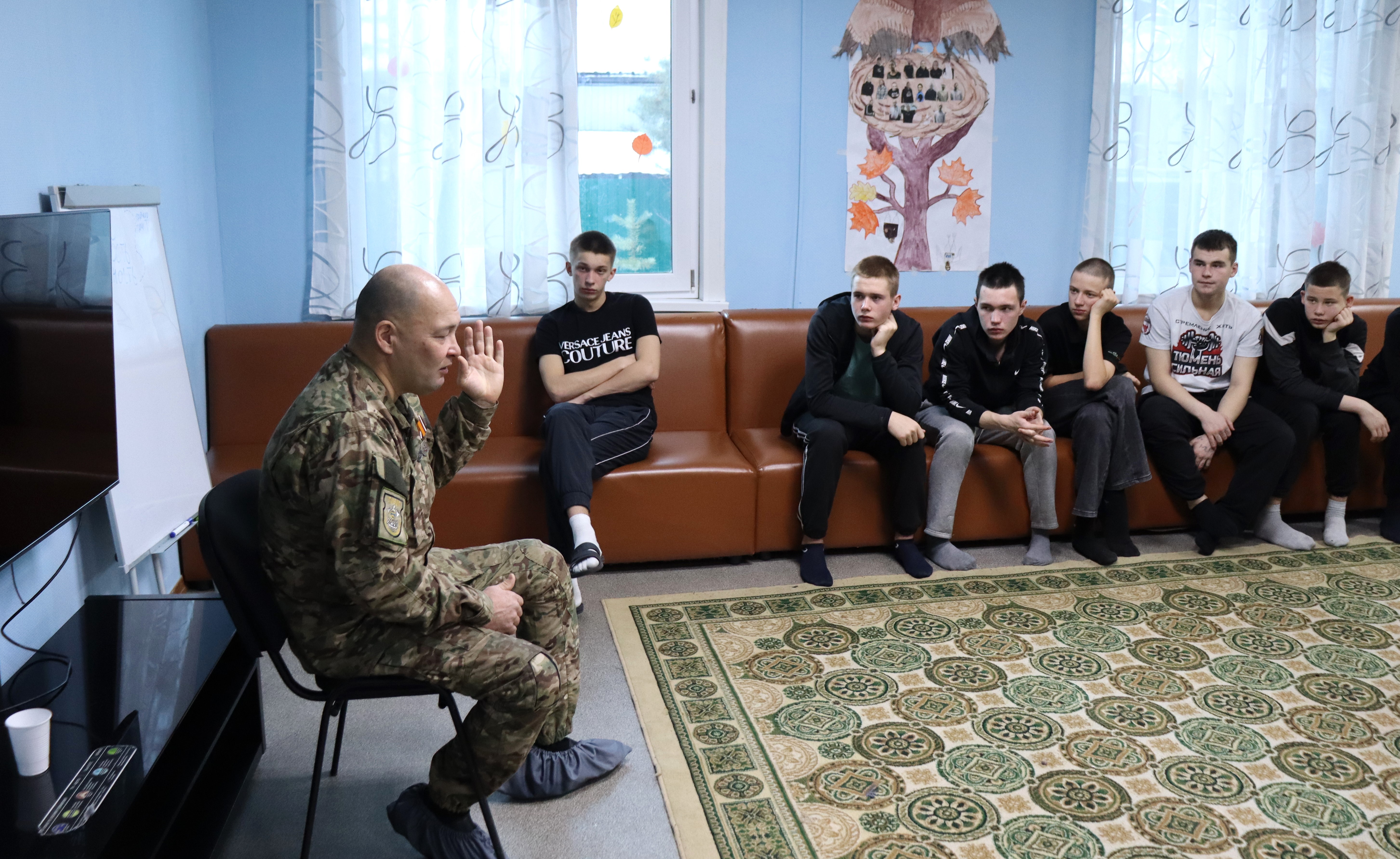 Участники проекта «Ступени» встретились с орденоносцем – героем СВО