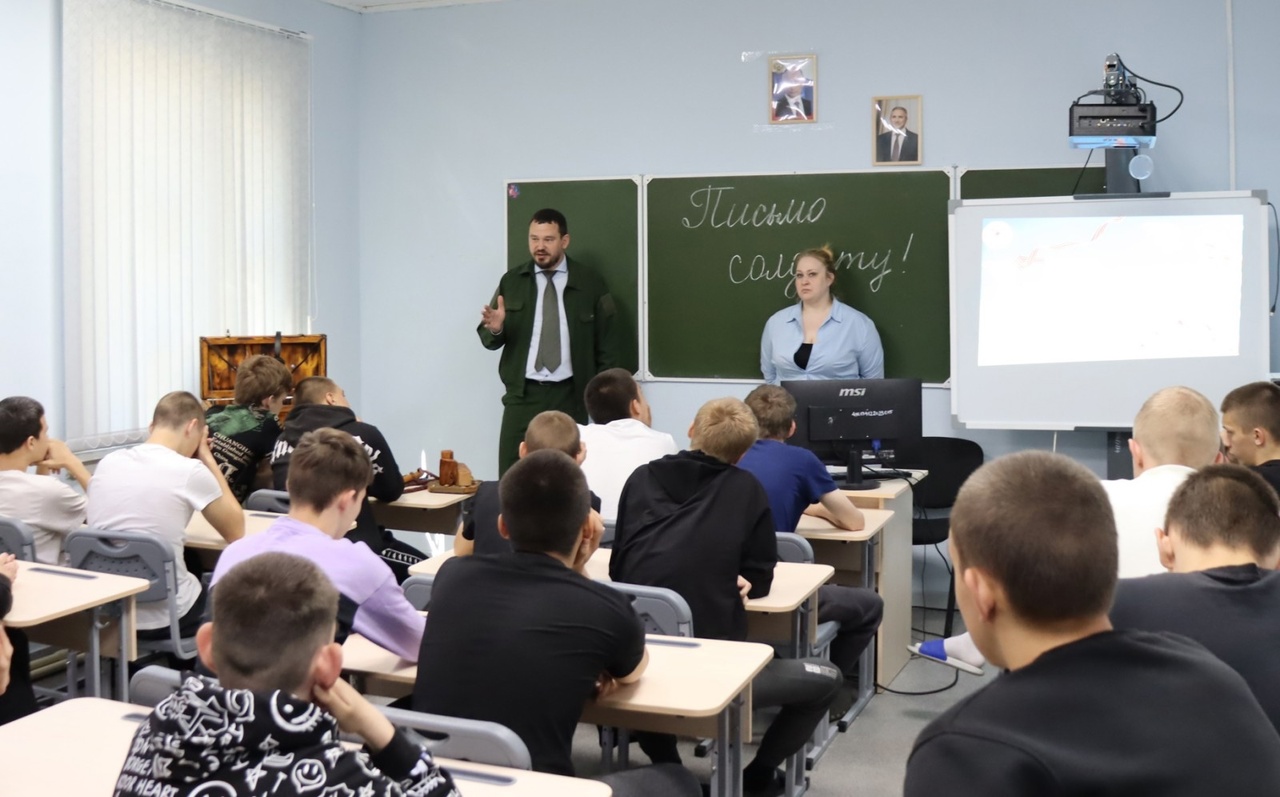Участники проекта «Ступени» оформили письма бойцам СВО