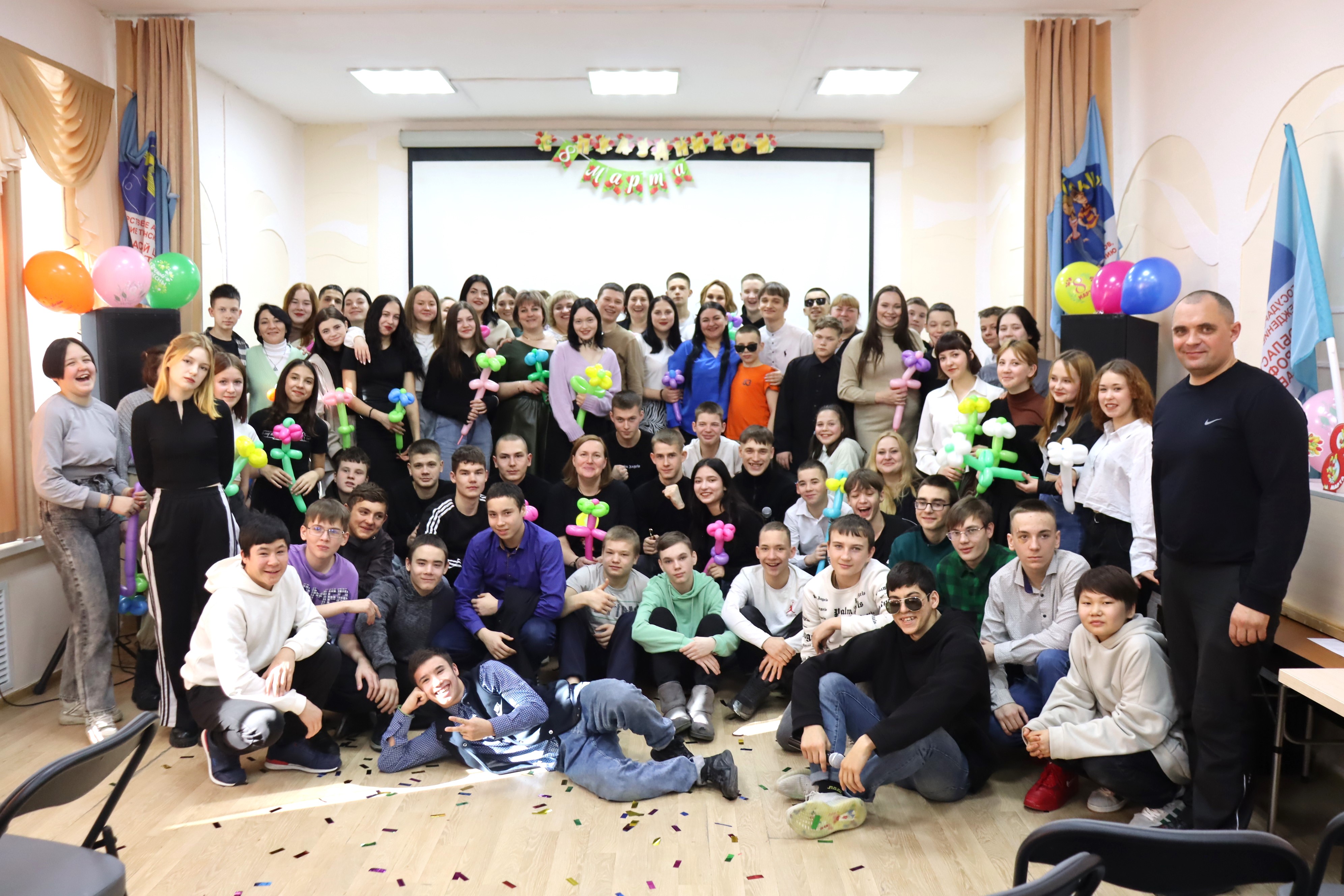 Юноши областного проекта «Ступени» организовали концерт, посвященный Международному женскому дню