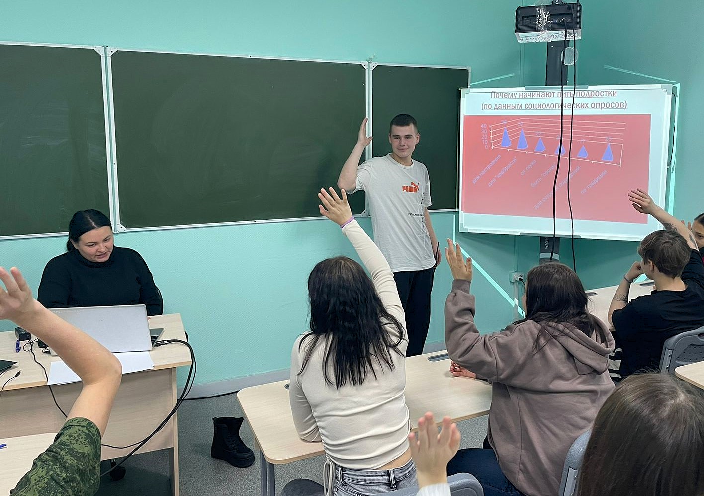 Подростки с проекта «Ступени» в ходе лекций изучают последствия употребления алкоголя