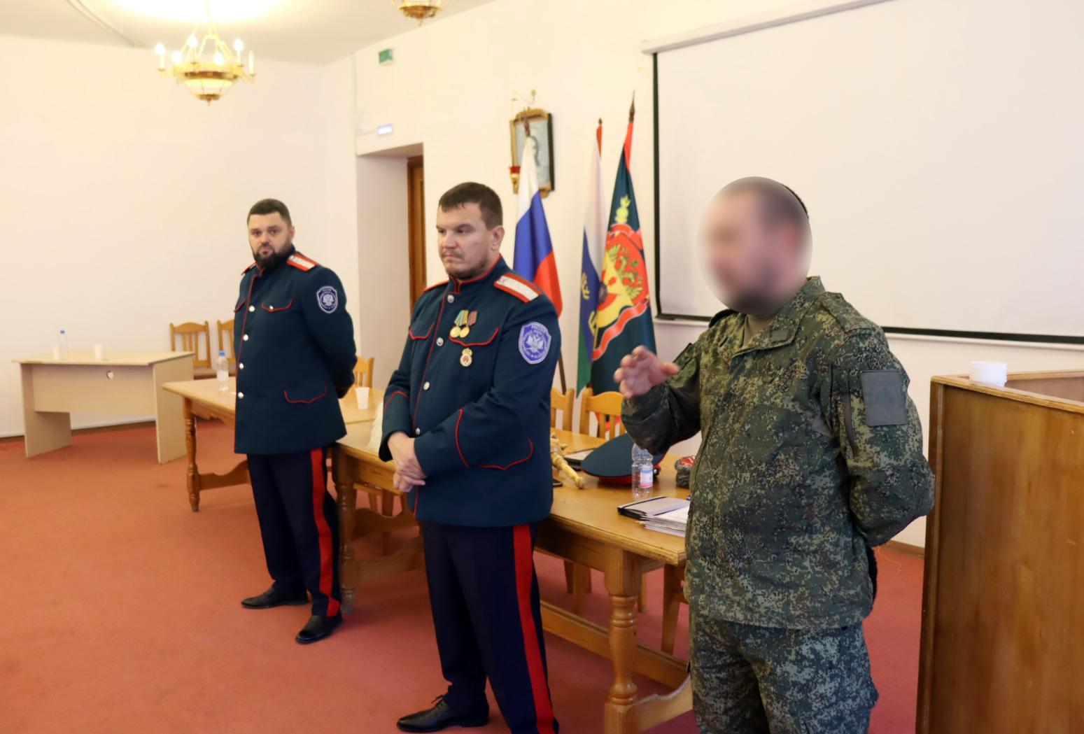 Бойцы СВО поблагодарили юных воспитанников «Ступеней» за помощь в изготовлении для фронта маскировочных материалов и окопных свечей